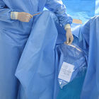 Urologia Jednorazowa suknia chirurgiczna Wygodny materiał Dzianinowy mankiet zapobiegający ciągnięciu dostawca
